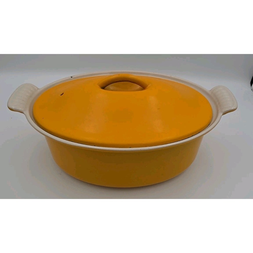 Le Creuset Yellow Enameled Cast Iron Dutch Oven Oval 10x8x4 Made in France 22